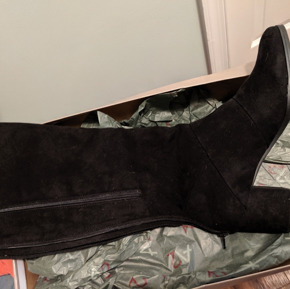 New in box Aerosols black knee high boots sz 12